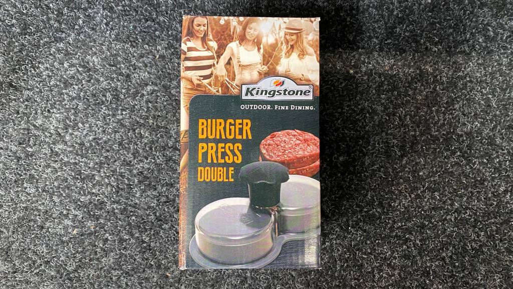 Burgerpresse im Test: Verpackung der Burgerpresse von der Vorderseite gezeigt.