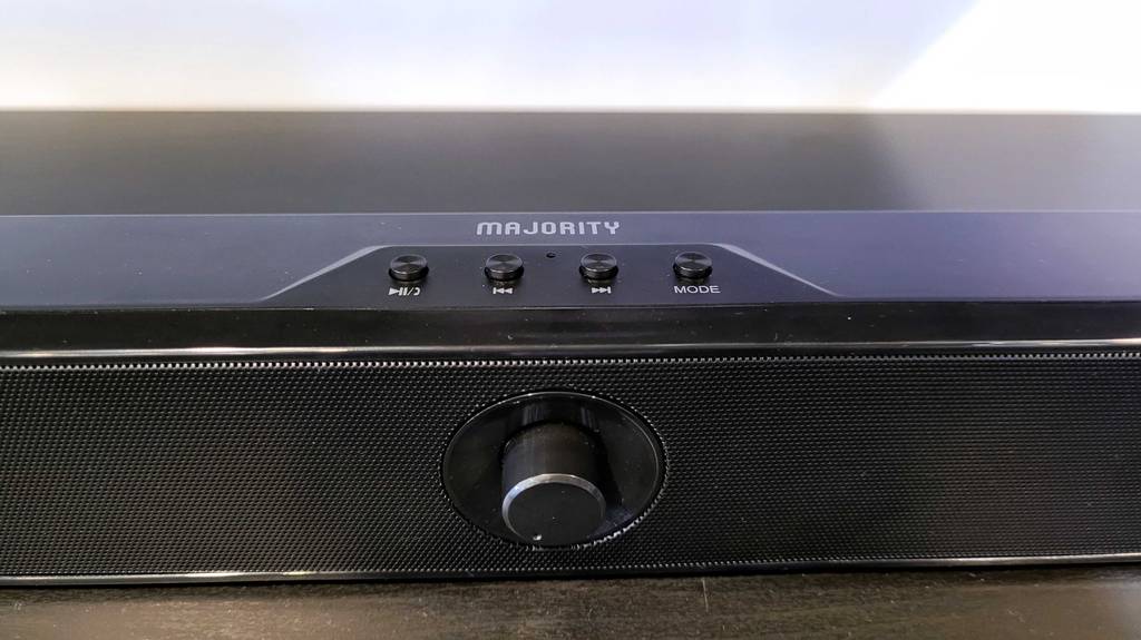 Bluetooth-Soundbar im Test: Nahaufnahme der Bedienelemente einer Soundbar