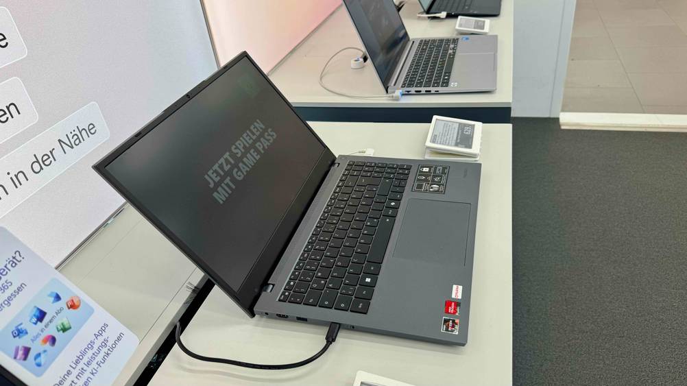 Medion-Laptop-Test: Ein Medion-Laptop im aufgeklappten Zustand.