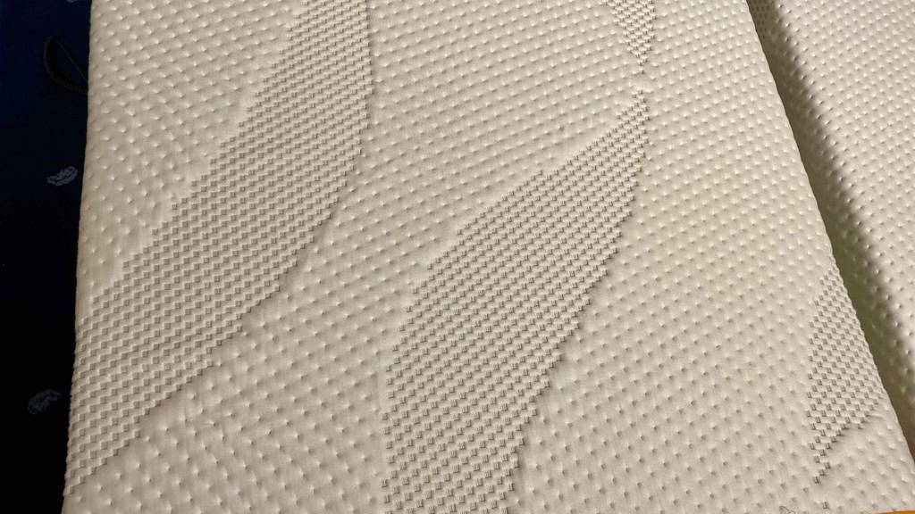Latexmatratze-Test:: Nahaufnahme des Bezuges.