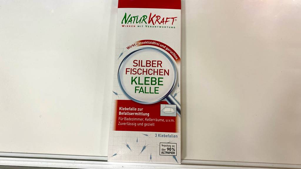 Silberfischfalle getestet: eine Packung liegt auf einer weißen Oberfläche.