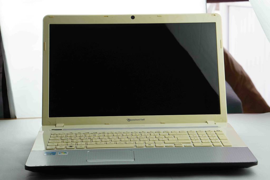 Komplettaufnahme vom getesteten Laptop bis 600 Euro.