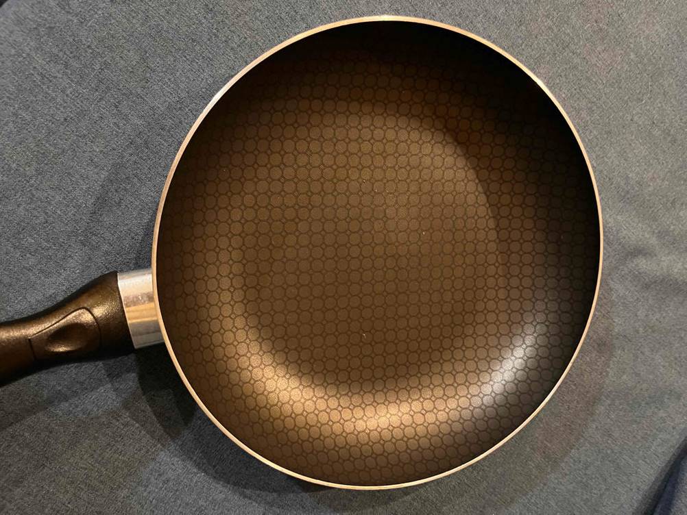 Pfanne 24 cm im Test: Nahaufnahme Innenbeschichtung