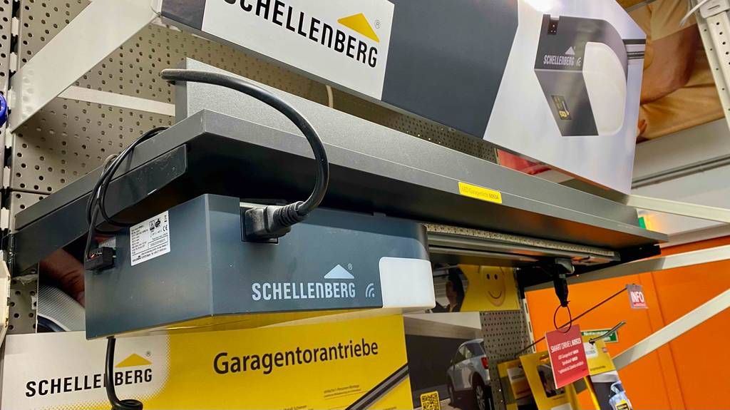Garagentorantrieb im Test: Anschluss vom Garagentorantrieb.