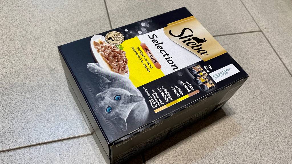 Sheba-Katzenfutter im Test: Verpackung von vorn mit 12 x 85 g Inhalt.