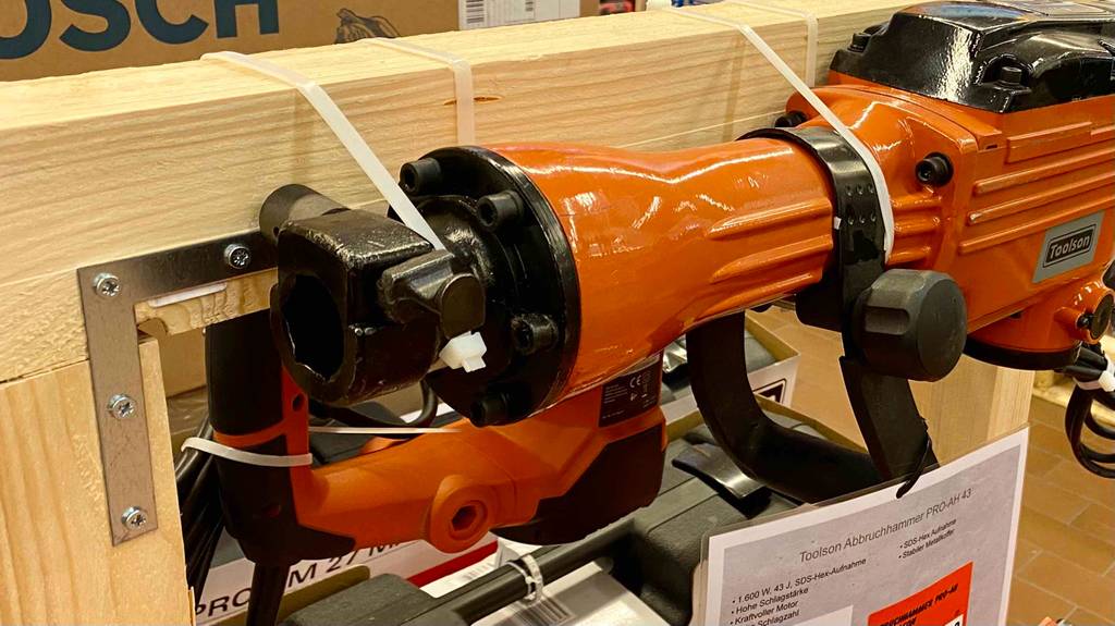 Abbruchhammer im Test: vorderer Teil eines Abbruchhammer in Nahaufnahme,