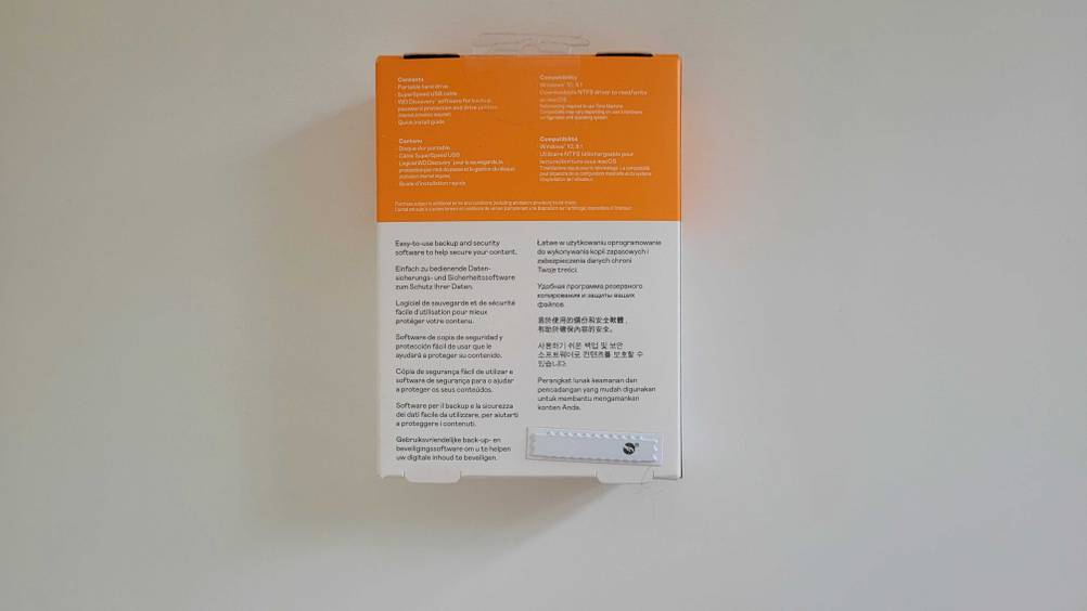 Im Test: Die Rückseite der Verpackung einer Externen SSD-Festplatte (2TB).