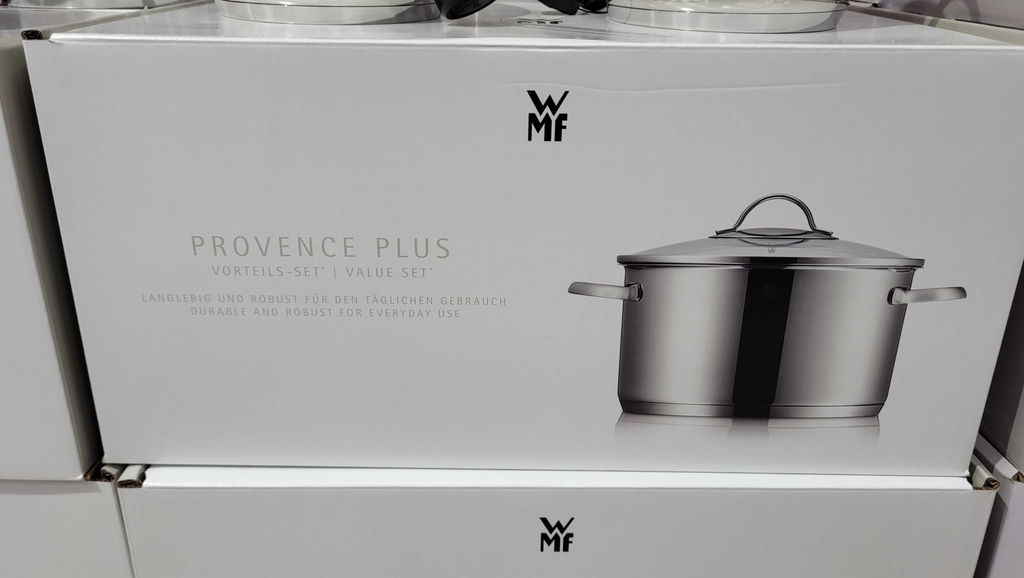 Ein Topfset im Test in Originalverpackung.