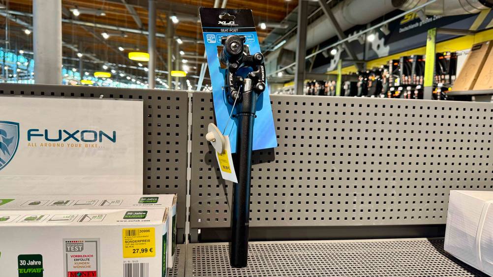 Die getestete XLC-Sattelstütze wirde in einem Regal vertikal hingestellt.
