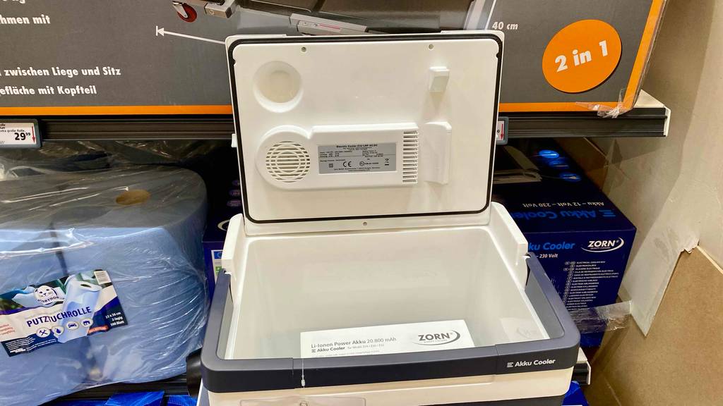 Geöffneter Deckel einer getesteten Kühlbox-30-Liter.