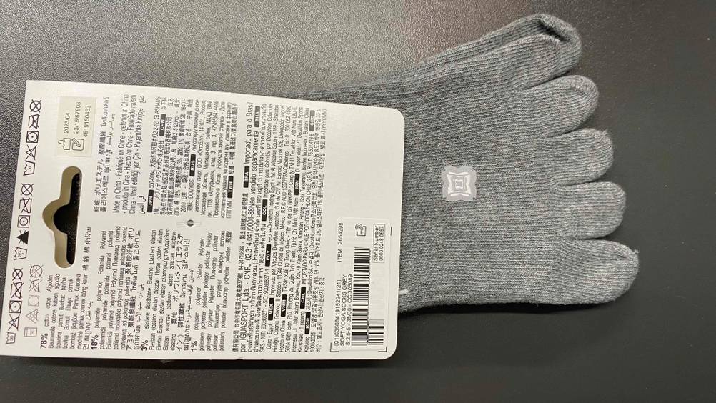 Im Test: Rückseite des Labels mit Informationen von Yoga-Socken.