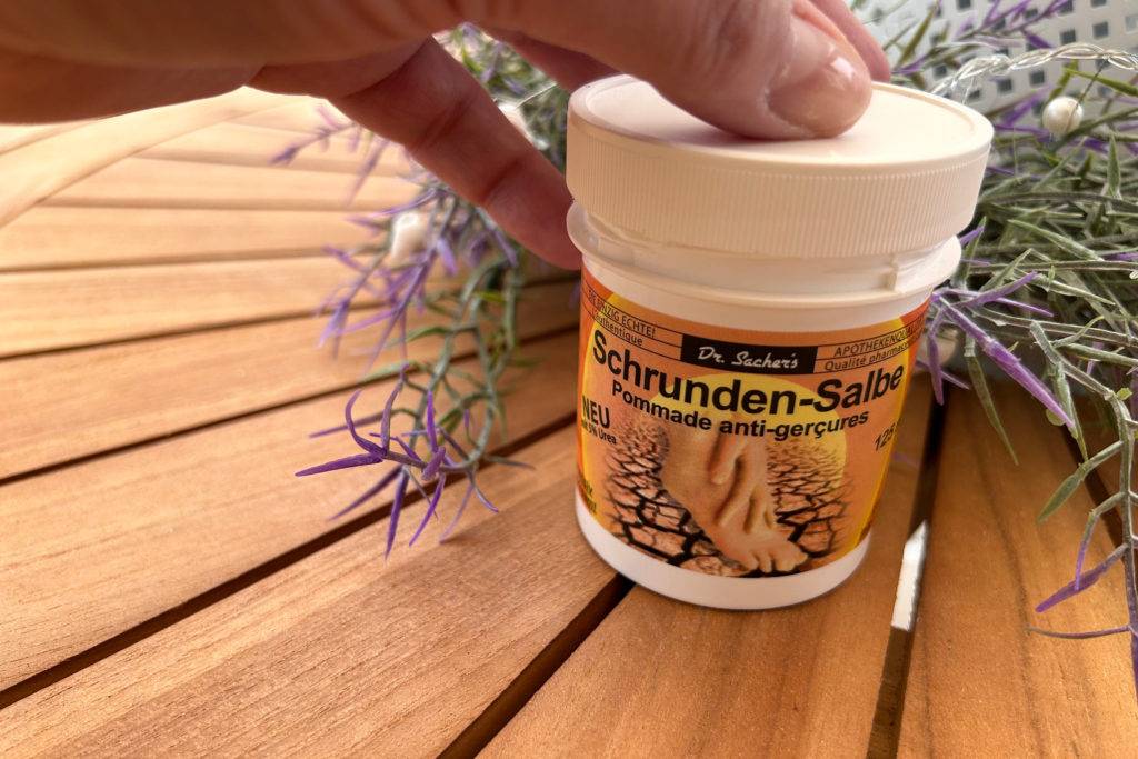 Schrundensalbe von der Vorderseite