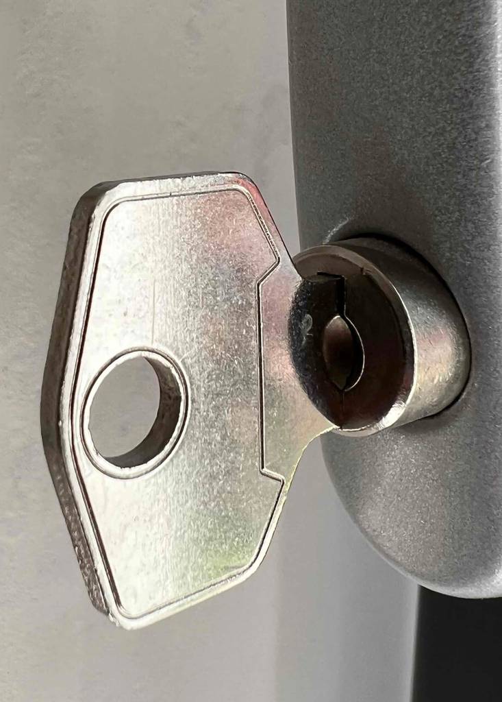 Abschliessbarer Fenstergriff-Test: Detailaufnahme des Schlüssels.