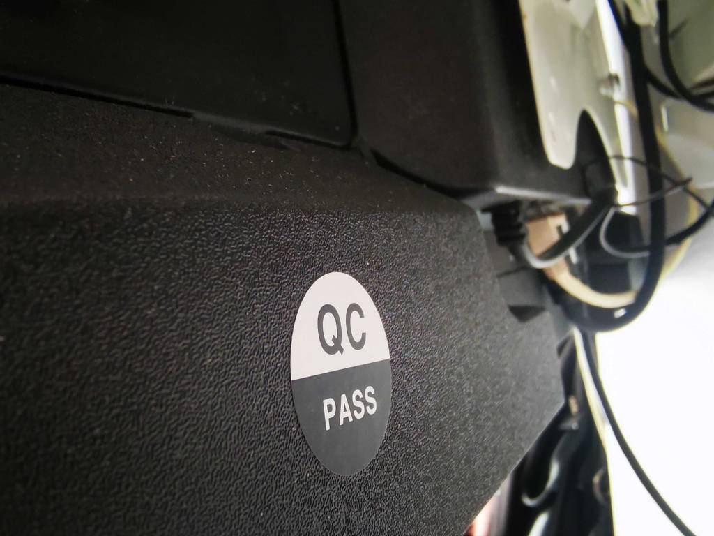 Der getestete Fernseher bis 200 Euro inklusive QC Pass von hinten betrachtet.
