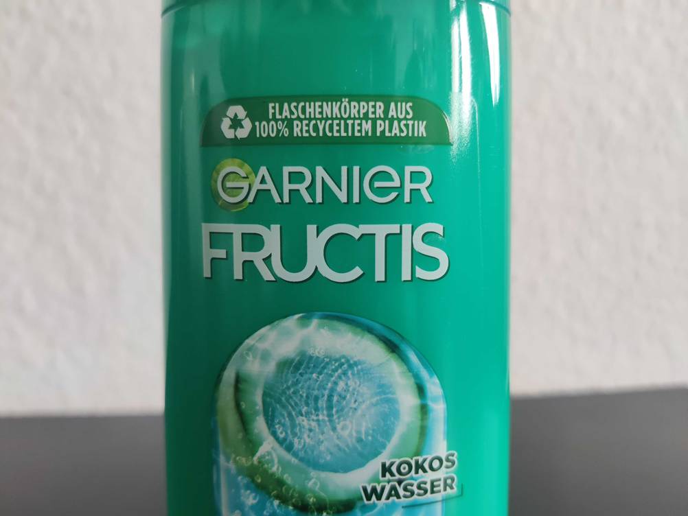 Shampoo Flasche Vorderseite in Nahaufnahme.