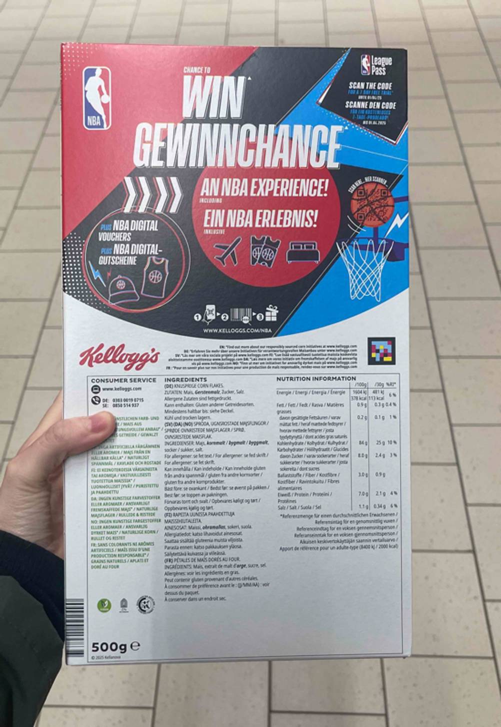 Rückseite der getesteten Kellogg's-Cornflakes mit den Nährwertangaben darauf ersichtlich.