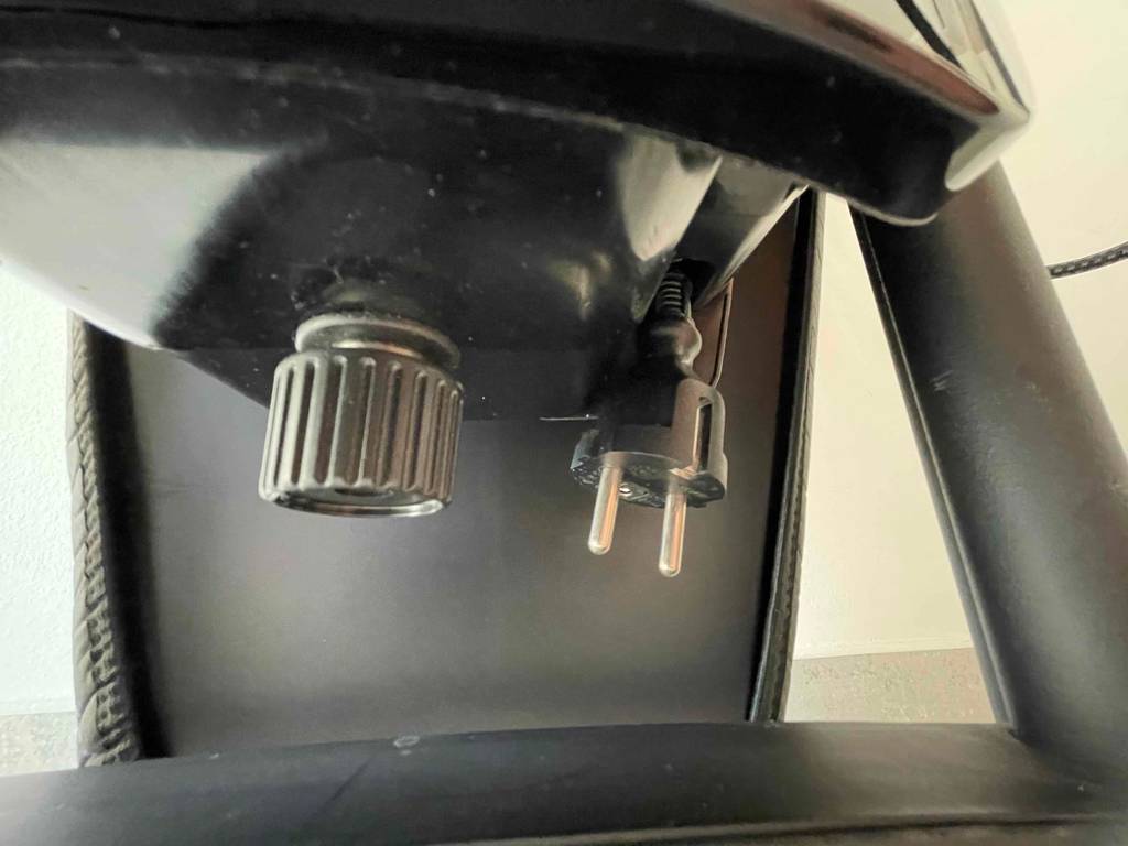 Stecker vom getesteten Bügelsystem
