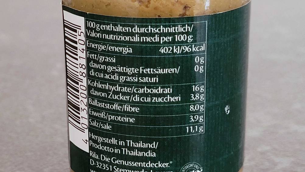 Im Test: Detailaufnahme des Labels einer Currypaste mit Nährwertangaben.