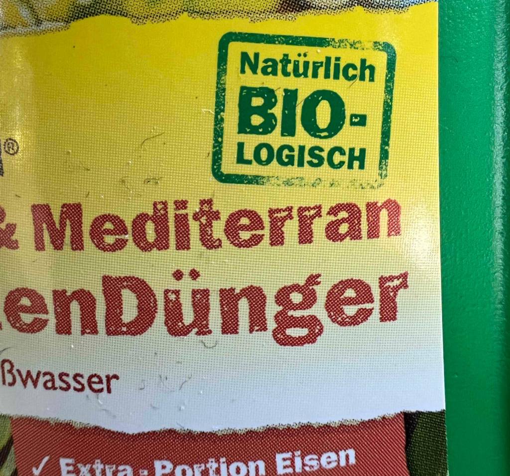 Zitrusdünger im Test: Aufschrift einer Flasche, die mit 