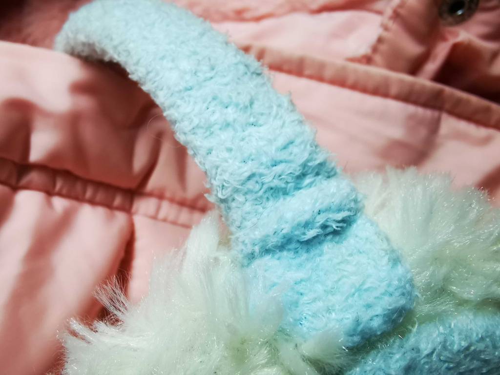 Ohrenwärmer Test: Nahaufnahme des flauschigen Materials.