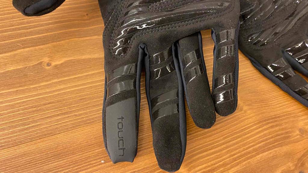Finger von Fahrradhandschuhen.