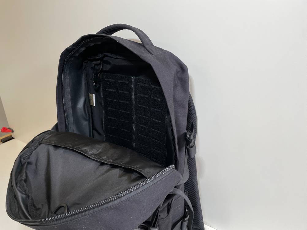 Geöffneter Werkzeugrucksack.