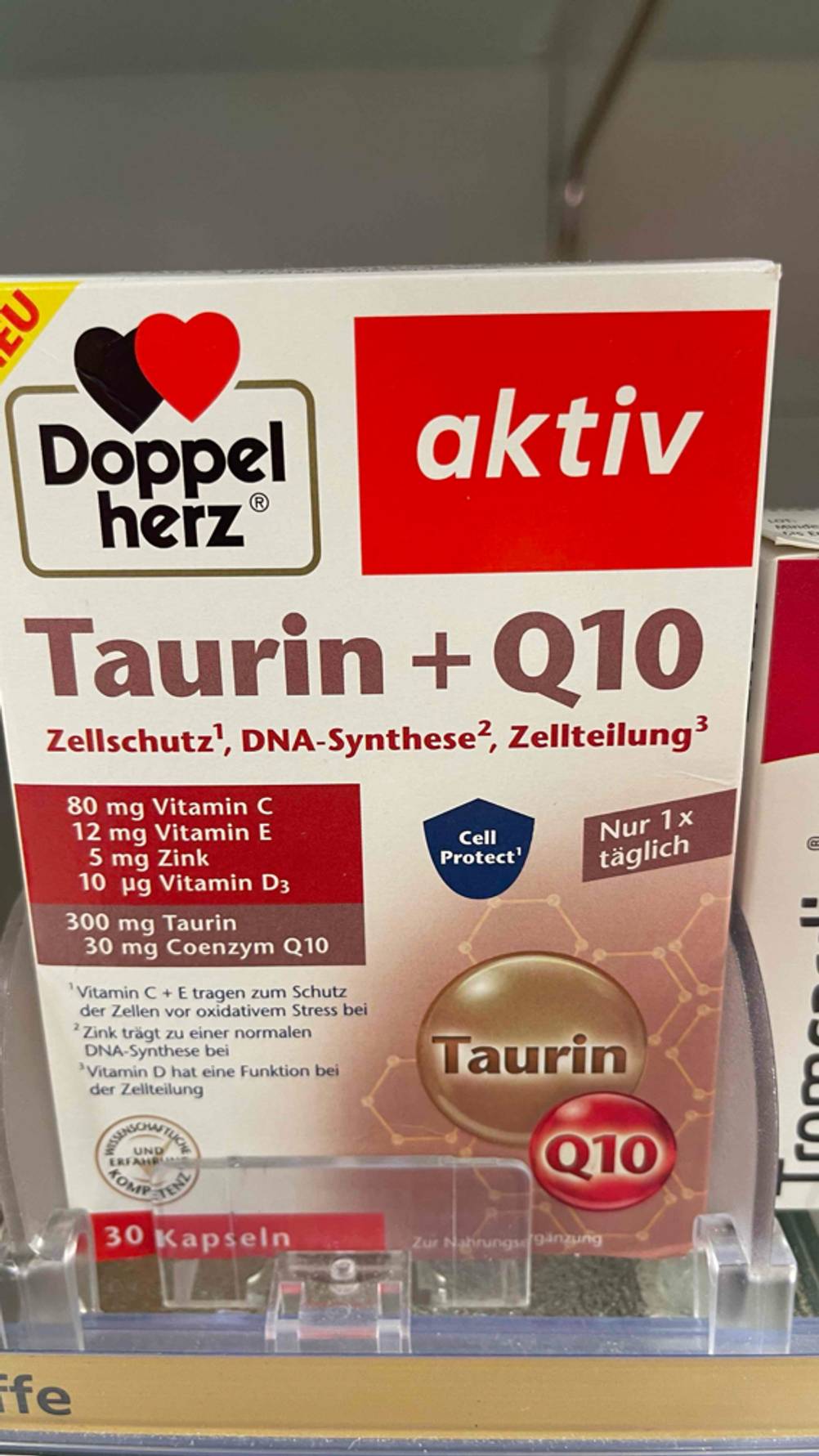 Taurin-Test: Die Verpackung mit einem Inhalt von 30 Stk. befindet sich in einem Regal.