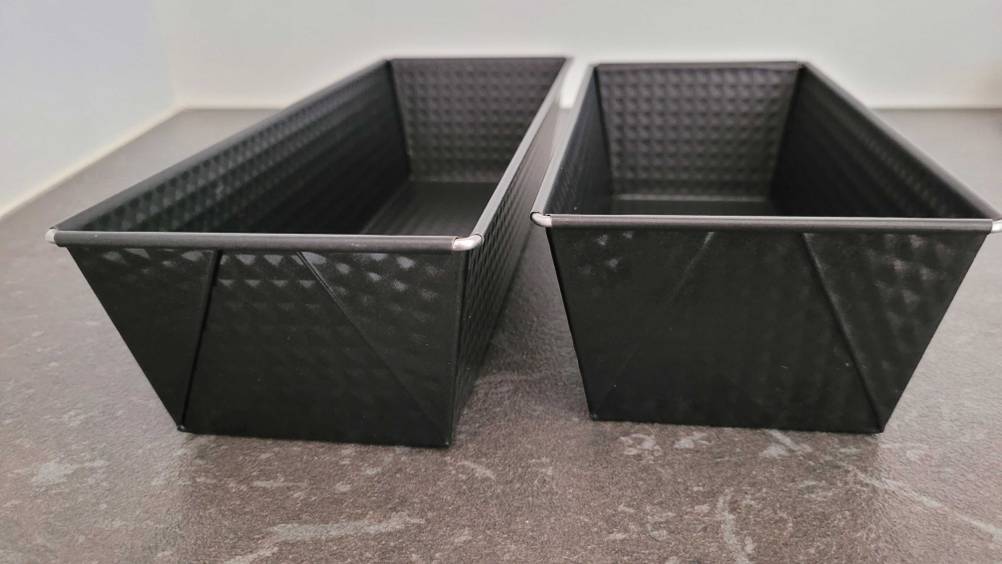 Backform getestet: Detailaufnahme der kurzen Seite zweier Formen.