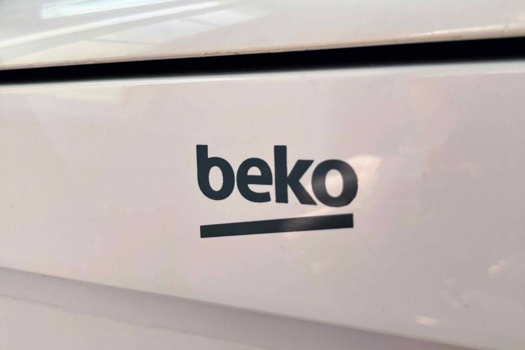 Beko-Geschirrspüler getestet: Logo in Nahaufnahme