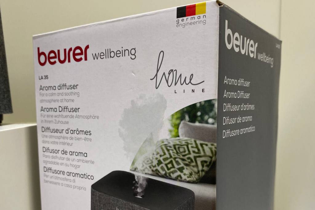 Luftbefeuchter im Test: Eine Originalverpackung eines Lufbefeuchters auf heller Oberfläche