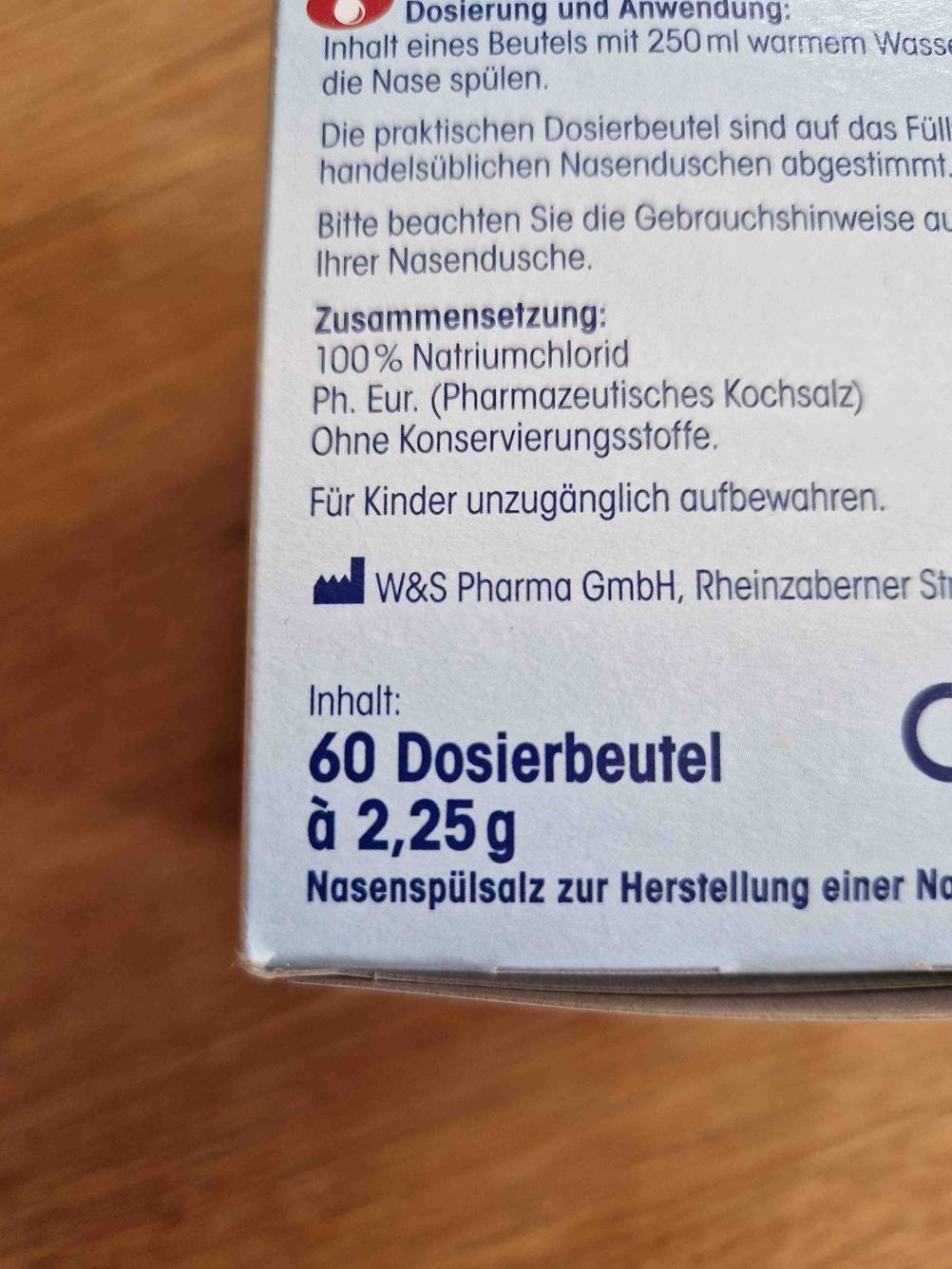 Im Test: Nahaufnahme Dosierbeutelinformationen von Nasenspülsalz.
