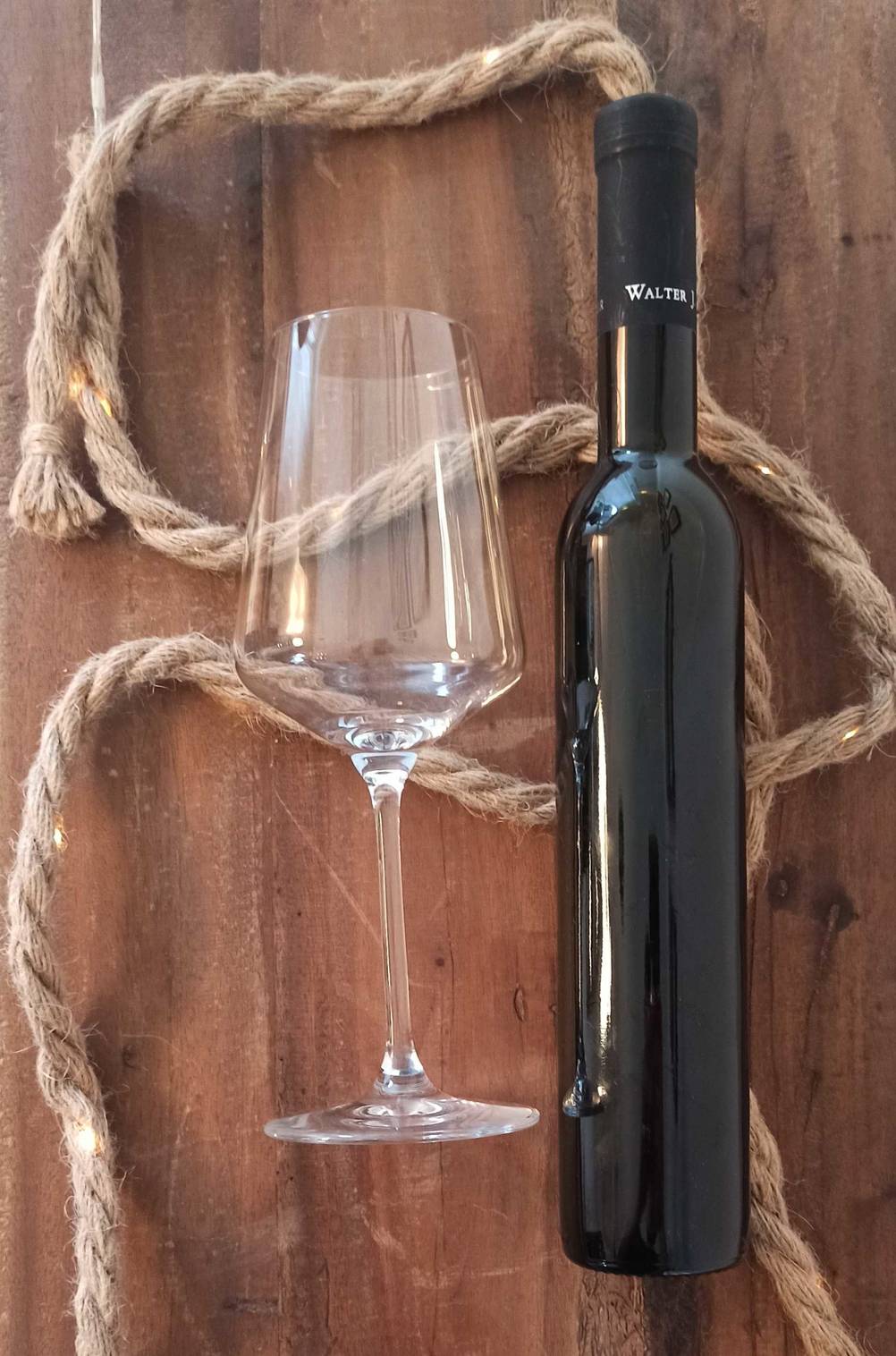 Eisweinflasche und Glas