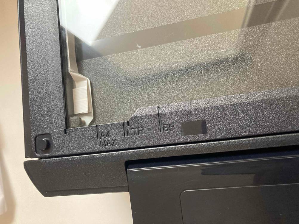 Im Test: Detailaufnahme des Scannerglases eines AirPrint-Druckers.