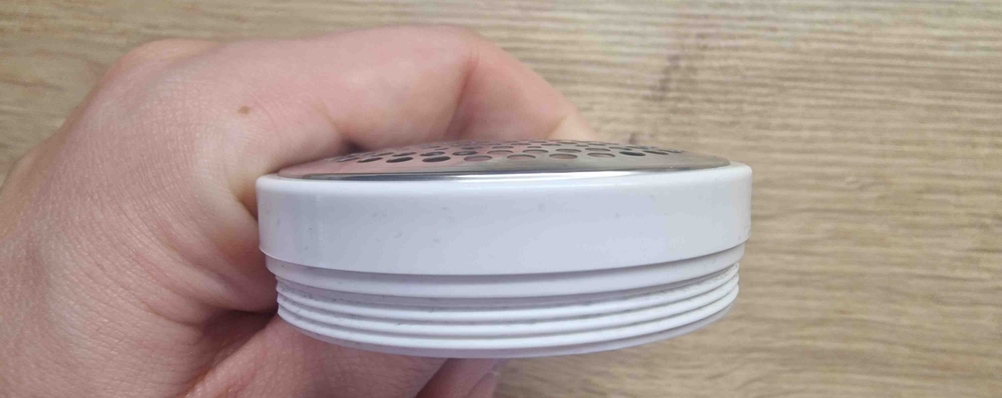 Fusselrasierer im Test: Aufsatz eines Fusselrasierers im Fokus.