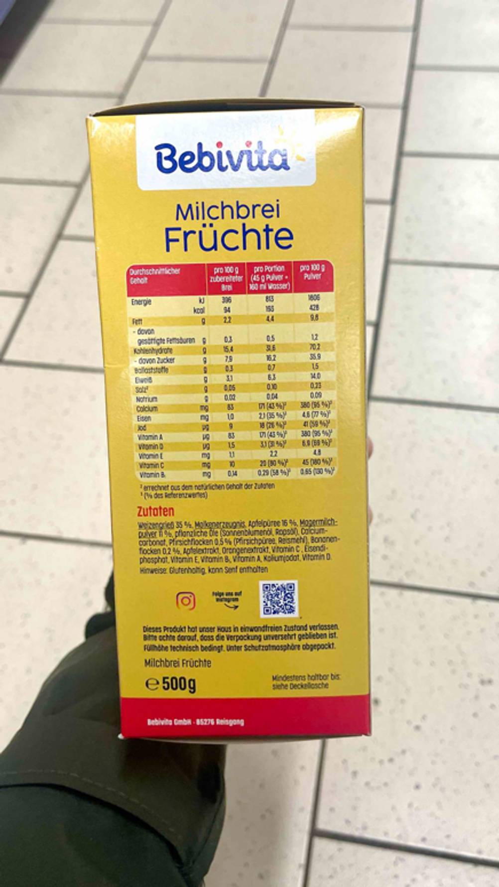 Die Nährwertangaben des getesteten Getreide-Obst-Brei im Fokus.
