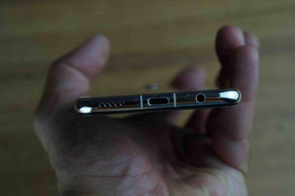 Huawai-Smartphone getestet: Anschlussmöglichkeiten eines Huawai-Smartphones im Fokus.