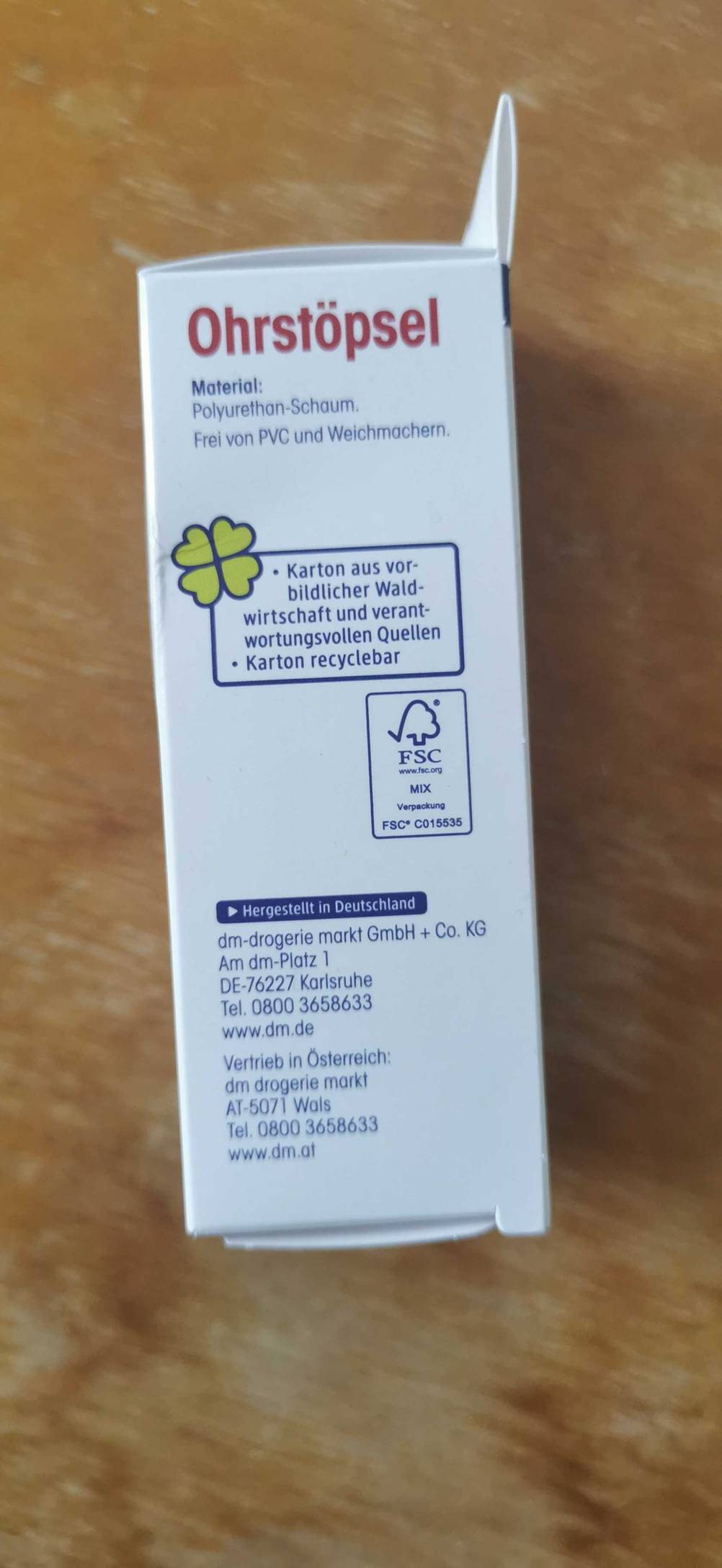 Ohrstöpsel zum Schlafen getestet: Detailaufnahme einer Packung von der Seite.