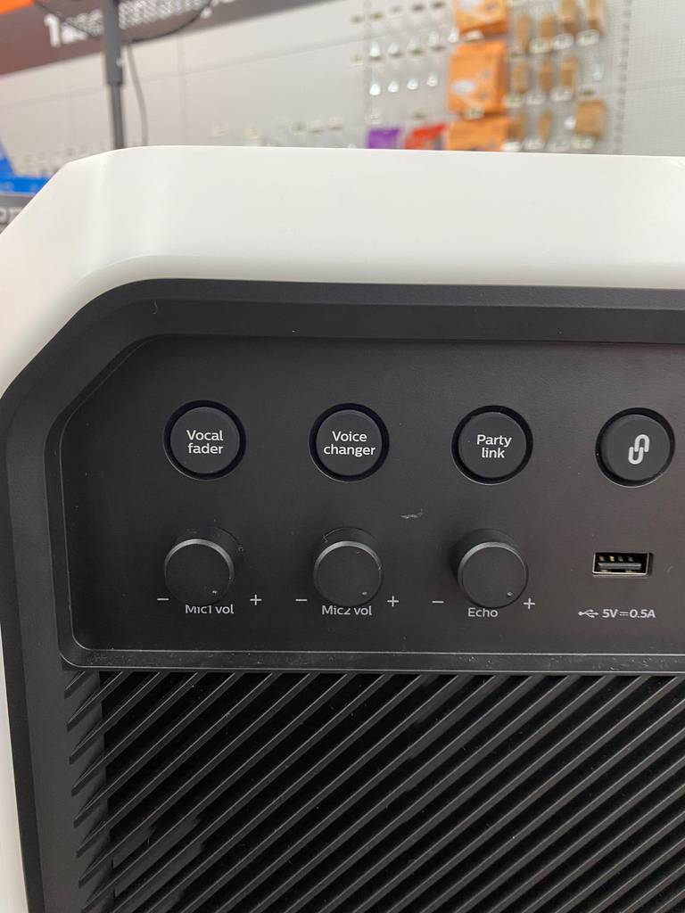WLAN-Lautsprecher getestet: Nahaufnahme der Bedienelemente.