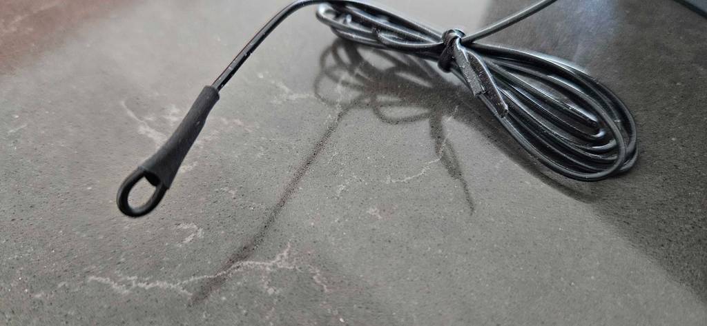 Im Test: Detailaufnahme der Antenne eines Projektionsweckers.