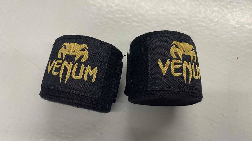 Boxbandagen eingerollt mit Logo