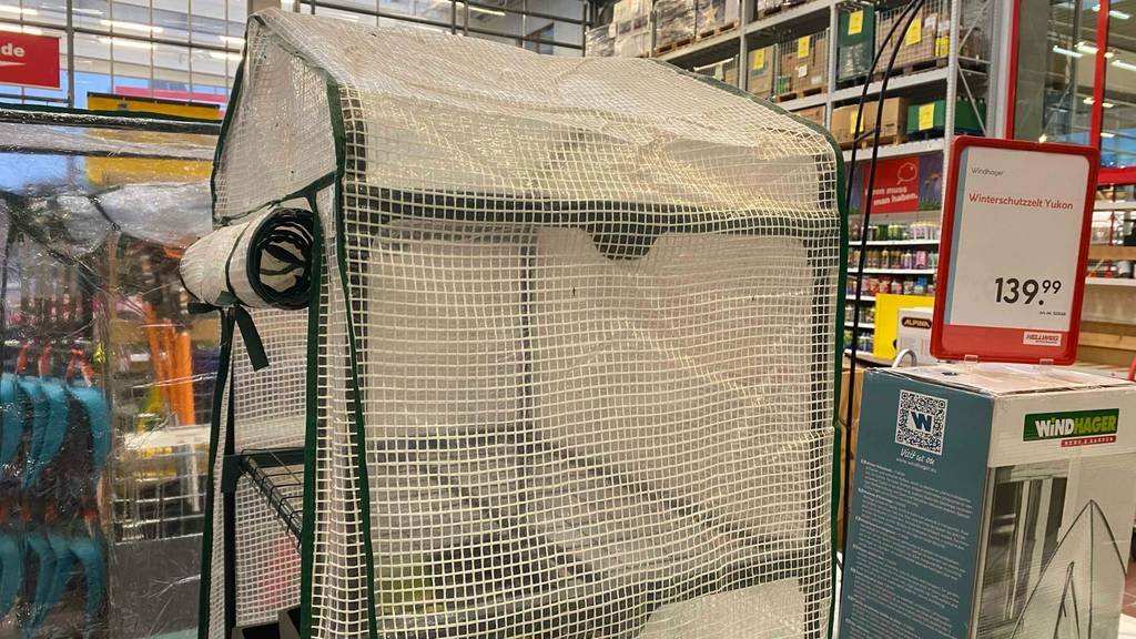 Gewächshaus-Test: ein Gewächshaus von der Seite ersichtlich.
