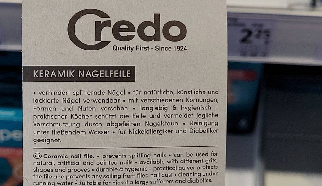 Die Rückseite derVerackung der getesteten Keramik-Nagelfeile, mit Hinweisen zum Artikel darauf.