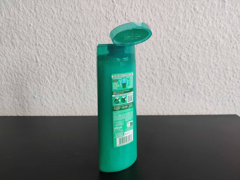 Shampoo Flasche geöffnet.