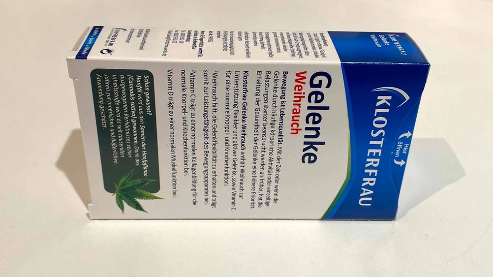 Gelenkkapseln getestet: eine Packung Gelenkkapseln von der Rückseite ersichtlich auf einer weißen Fläche platziert.