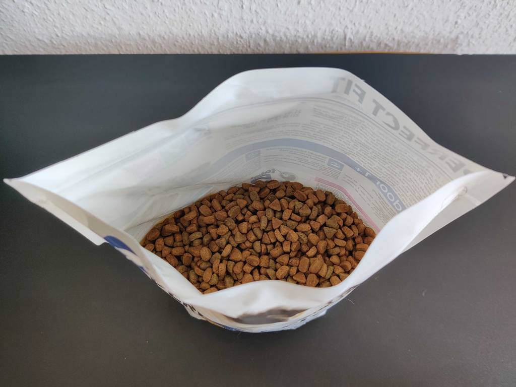 Katzenfutter in Verpackung.