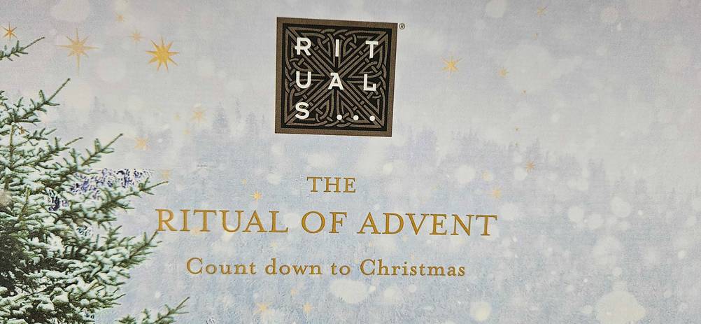 Adventskalender-Beauty getestet: Aufschrift von Adventskalender der Marke Rituals.