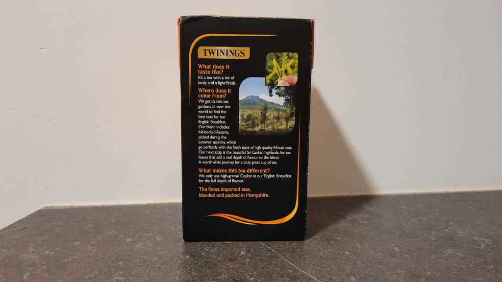 Rückseite der Verpackung des getesteten englischen Tees der Marke Twinings.