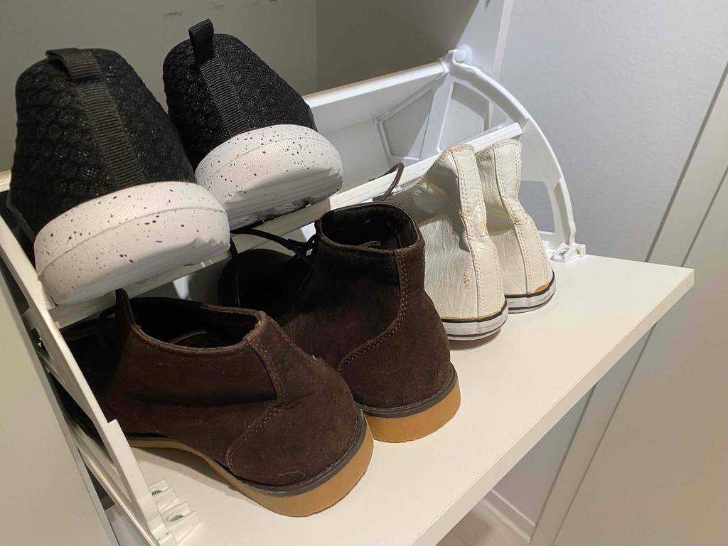 Abbildung Ikea Schuhschrank mit Schuhen