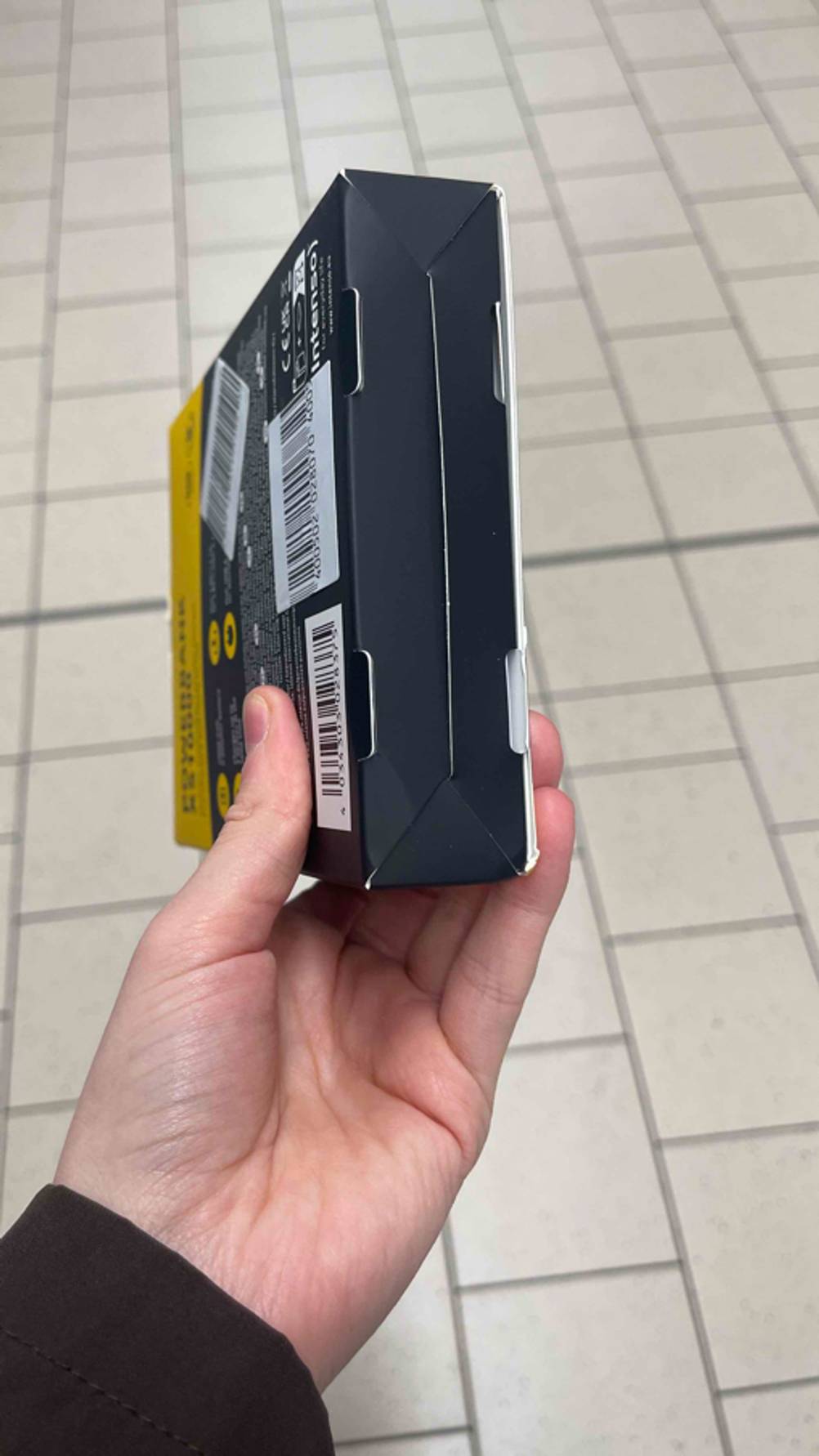 Unterseite der Verpackung der getesteten Intenso-Powerbank.