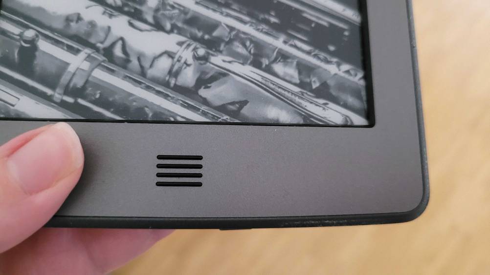 eBook-Reader getestet: Nahaufnahme Lautsprecher.
